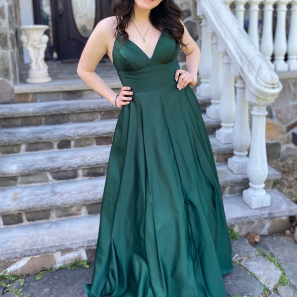 dark emerald green Betsy & Adam satin dress!! dark emerald green Betsy & Adam satin dress!!
